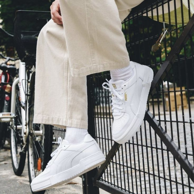 giay-sneaker-phoi-giay-voi-quan-au-nam Giày Sneaker basic phối giày với quần âu nam